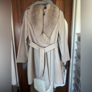 Sofia Cashmere Rare Color Fox Collar Sofia Coat, Size 8